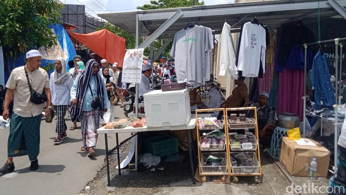 UKM dan Ojol ikut panen cuan di acara haul habib Ali di Solo.