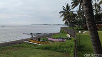 Villa So Long Banyuwangi memiliki akses ke pantai, bak pantai pribadi.
