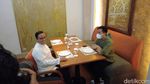 Potret Momen Gibran dan Anies Sarapan Bareng di Solo