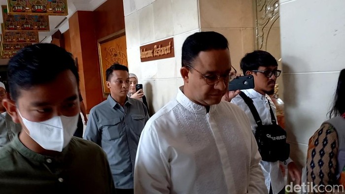 Wali Kota Solo Gibran Rakabuming Raka dan Anies Baswedan sarapan bersama di Solo, Selasa (15/11/2022).