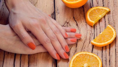 Ilustrasi rekomendasi warna kutek untuk kulit sawo matang.