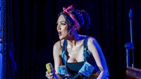 Wika Salim mengunggah foto dirinya basah saat menyanyi. (Foto: dok Instagram)