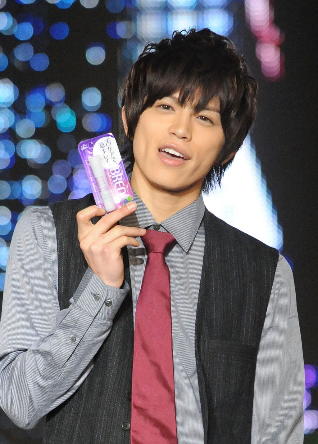 TOKYO - SEPTEMBER 06:  Actor Yusuke Yamamoto walks the runway at Kobe Collection 2009 Autumn/Winter at Grand Prince Hotel on September 6, 2009 in Tokyo, Japan.  (Photo by Jun Sato/WireImage)