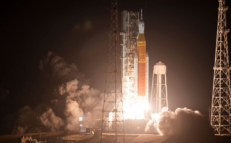1244817082 KENNEDY SPACE CENTER, FL - NOVEMBER 16: In this handout provided by the U.S. National Aeronautics and Space Administration (NASA), NASAs Space Launch System rocket carrying the Orion spacecraft launches on the Artemis I flight test, from Launch Complex 39B on November 16, 2022, at the Kennedy Space Center, Florida. NASAs Artemis I mission is the first integrated flight test of the agencys deep space exploration systems: the Orion spacecraft, Space Launch System (SLS) rocket, and ground systems. SLS and Orion launched at 1:47am ET from Launch Pad 39B at the Kennedy Space Center. (Photo by Joel Kowsky/NASA via Getty Images)