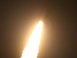 Detik-detik Roket Raksasa dan Terkuat NASA Terbang ke Bulan