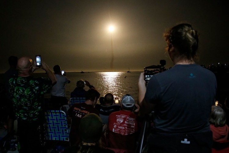 1244817082 KENNEDY SPACE CENTER, FL - NOVEMBER 16: In this handout provided by the U.S. National Aeronautics and Space Administration (NASA), NASAs Space Launch System rocket carrying the Orion spacecraft launches on the Artemis I flight test, from Launch Complex 39B on November 16, 2022, at the Kennedy Space Center, Florida. NASAs Artemis I mission is the first integrated flight test of the agencys deep space exploration systems: the Orion spacecraft, Space Launch System (SLS) rocket, and ground systems. SLS and Orion launched at 1:47am ET from Launch Pad 39B at the Kennedy Space Center. (Photo by Joel Kowsky/NASA via Getty Images)