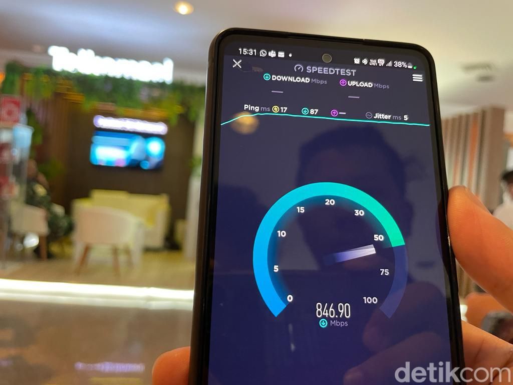 Seiring digelarnya KTT G20, Telkomsel menghadirkan jaringan 5G di kawasan Nusa Dua, Bali.