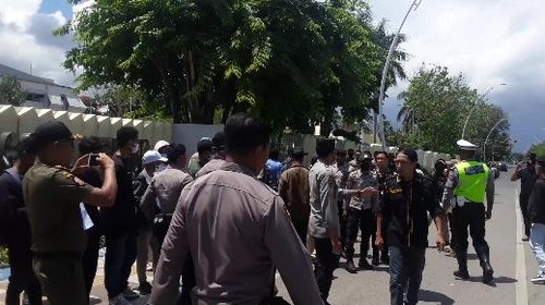 Aksi demonstrasi mahasiswa Kupang tolak pertemuan KTT G20 dibubarkan paksa, Rabu (16/11/2022).