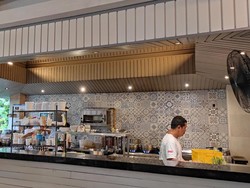 Kafe tempat nongkrong bareng kedua kepala negara tersebut bernama Art Kafe Bumbu Bali. Kafe itu terletak di Jalan Siligita Nomor 101, Kelurahan Benoa, Kecamatan Kuta Selatan, Kabupaten Badung. Foto: I Wayan Sui Suadnyana/detikBali