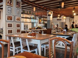 Lokasi Art Cafe Bumbu Bali berada di tikungan Jalan Siligita, tepatnya di depan Rumah Sakit Surya Husada. Lokasinya sangat strategis dan mudah ditemukan, terlebih bila mengarah dari barat di Jalan Siligita. Foto: I Wayan Sui Suadnyana/detikBali