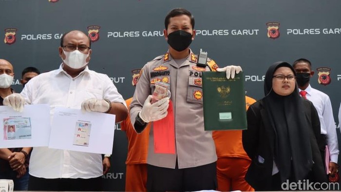 Barang bukti penipuan di Garut