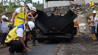 Bendungan Tamblang merupakan bendungan dengan tipe Zonal Inti Tegak dengan panjang 260 meter dan tinggi puncak 70 meter, dilengkapi terowongan pengelak tipe tunnel tapal kuda dengan diameter 4,50 meter panjang 3,55 meter. Sumber air bendungan berasal dari Tukad Daya dengan luas genangan 35,85 hektare. Foto: Dok. Kementerian PUPR