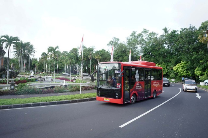 Bus listrik DAMRI wara-wiri di Bali. DAMRI melayani 3.234 penumpang dalam Presidensi G20 di Bali pada 1-14 November 2022.