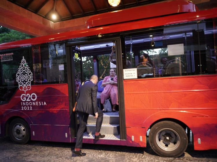 Bus Listrik DAMRI Wira-wiri Angkut Delegasi G20 Bali