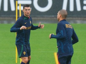 Gelagat-gelagat Aneh Rekan-rekan Timnas Portugal ke Ronaldo