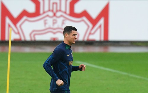 OEIRAS, PORTUGAL - NOVEMBER 15: Cristiano Ronaldo of Portugal in action during the Portugal Training and Press Conference at Cidade do Futebol FPF on November 15, 2022 in Oeiras, Portugal.  (Photo by Gualter Fatia/Getty Images)