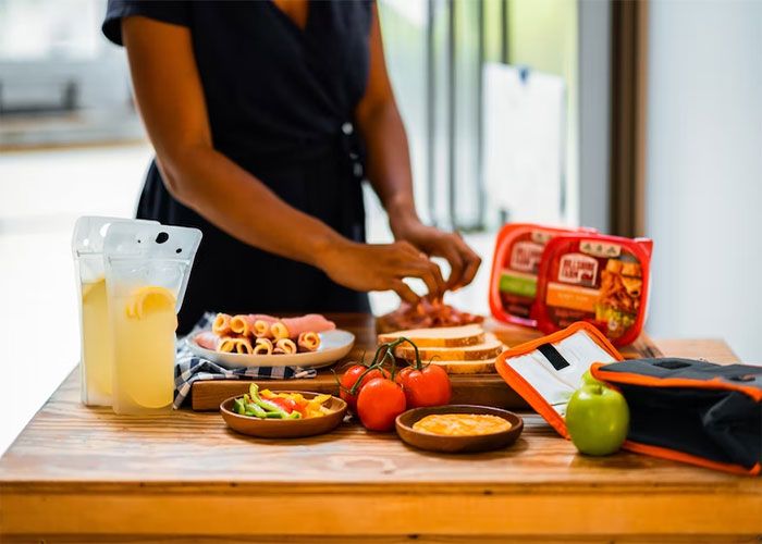 Kesal! Wanita Ini Dilabrak Orang Tua Murid Hanya Gegara Bekal Anak