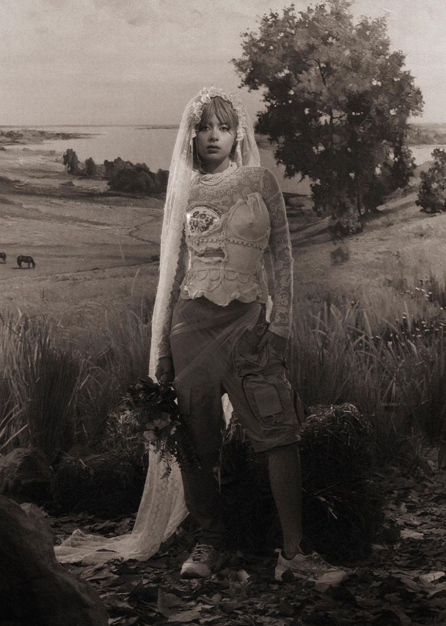 Beragam pujian yang menjebut penampilan Eva Celia terlihat keren dalam pemotretan tersebut pun berhasil membanjiri kolom komentar unggahan. Keren sekali, komentar salah seorang netizen. STUNNINGG, komentar lainnya. Foto: Instagram/@evacelia