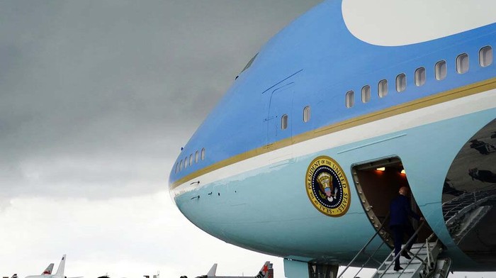 Presiden Amerika Serikat (AS), Joe Biden meninggalkan Bali, usai KTT G20 di Bali, Rabu (16/11/2022) siang. Ia kembali ke negaranya menggunakan pesawat Air Force One.