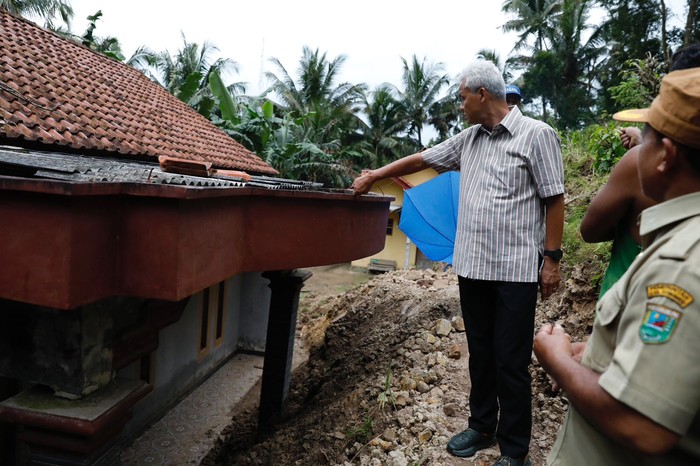 Ganjar ke Lokasi Longsor Kebumen