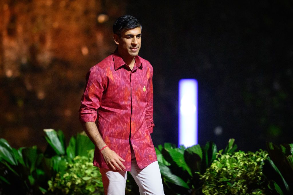 NUSA DUA, INDONESIA - NOVEMBER 15: British Prime Minister Rishi Sunak arrives for a formal dinner at the G20 Summit on November 15, 2022 in Nusa Dua, Indonesia. The G20 meetings are being held in Bali from November 15-16. (Photo by Leon Neal/Getty Images)