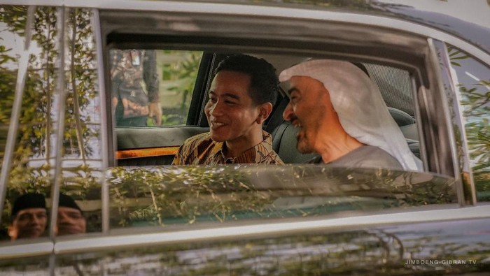 Gibran Rakabuming saat semobil dengan Presiden UEA Muhamed bin Zayed.