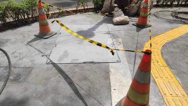 Gorong-gorong di depan Gedung PLN, Jl Trunojoyo Jakarta Selatan sudah ditutup.