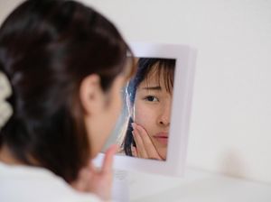 Sering Kena AC Saat Cuaca Panas? Ini Dampaknya ke Skin Barrier