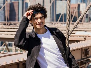 Profil Inaki Godoy, Pemeran Luffy di Serial One Piece Live Action Netflix