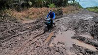 Nasib Warga Jambi Usai Akses Penghubung Dua Kecamatan Terputus