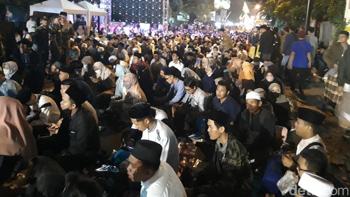 Jemaah banjiri pengajian akbar di Ponpes Az-Zayadiyy Solo, Rabu (16/11/2022). Jemaah banjiri pengajian akbar di Ponpes Az-Zayadiyy Solo, Rabu (16/11/2022).