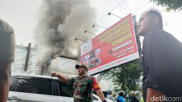 Kebakaran Toko Maju di Jalan Veteran Solo, Rabu (16/11/2022).