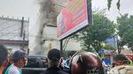 Penampakan Asap Membubung Kebakaran Toko Maju Jalan Veteran Solo