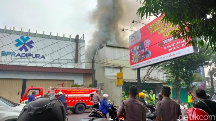 Kebakaran Toko Maju di Jalan Veteran Solo, Rabu (16/11/2022). Kebakaran Toko Maju di Jalan Veteran Solo, Rabu (16/11/2022).