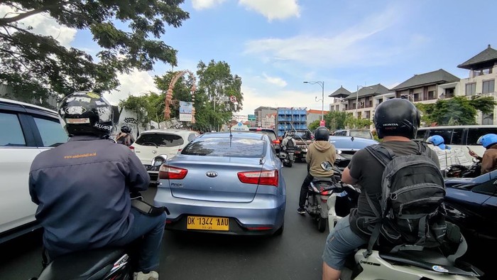 Kemacetan parah di Jalan Sunset Road, tepatnya menuju Simpang Dewa Ruci di Kecamatan Kuta Kabupaten Badung, Bali, Rabu (16/11/2022). Kemacetan parah di Jalan Sunset Road, tepatnya menuju Simpang Dewa Ruci di Kecamatan Kuta Kabupaten Badung, Bali, Rabu (16/11/2022).