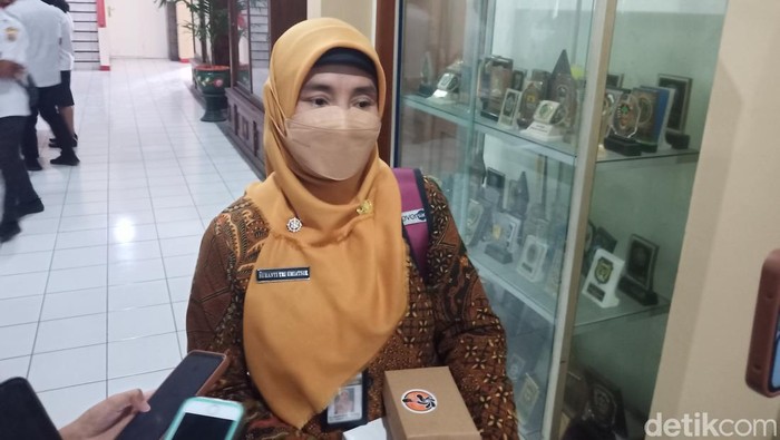 Kepala SMAN 1 Sumberlawang, Suranti Tri Umiatsih, saat ditemui di Kantor DPRD Sragen, Rabu (16/11/2022).