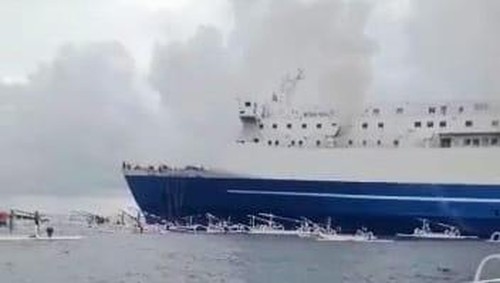 KM Mutiara Timur 1 terbakar