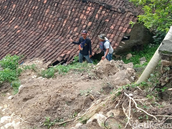 Kondisi longsor di wilayah perbukitan Desa Krakitan, Bayat, Klaten, Rabu (16/11/2022).
