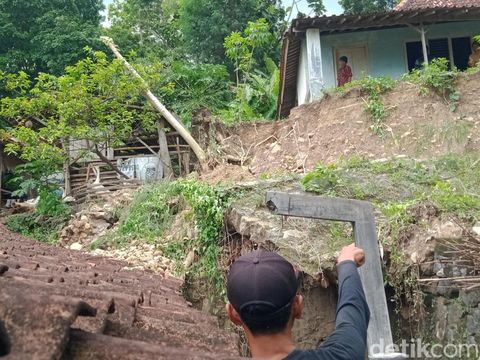 Kondisi longsor di wilayah perbukitan Desa Krakitan, Bayat, Klaten, Rabu (16/11/2022).