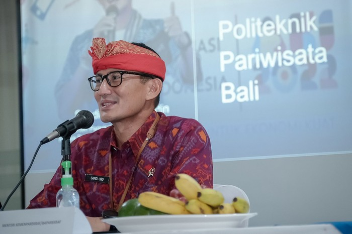 Menteri Pariwisata dan Ekonomi Kreatif/Kepala Badan Pariwisata dan Ekonomi Kreatif (Menparekraf/Kabaparekraf) Sandiaga Salahuddin Uno dalam pembekalan LO G20 Mahasiswa Poltekpar Bali di Gedung I Gede Ardika Poltekpar Bali, Minggu (13/11/2022),