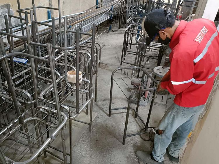 Melihat Produksi Meja dan Kursi Binaan YDBA
