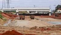 Tol Serpong-Balaraja terdiri atas 3 seksi, yakni seksi I (BSD-Legok) sepanjang 9,3 km, seksi II (Legok-Tigaraksa Selatan) 11,5 km, dan seksi III (Tigaraksa Selatan-Balaraja) 18,6 km.