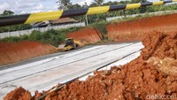Rencananya tol Serpong-Balaraja akan memiliki 8 simpang susun yang bisa menjadi akses baru dari Serpong hingga Balaraja, yakni SS CBD, SS Industri, SS Legok, SS Mekar Jaya, SS Pasir Barat, SS Jambe, SS Cileles, dan SS Tigaraksa.