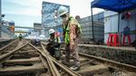 Melihat Temuan Rel Trem Kuno di Harmoni Jakarta