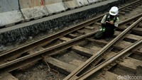 Nantinya, rel trem itu akan ditempatkan sementara di storage pool PPD Jelambar.