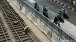 Melihat Temuan Rel Trem Kuno di Harmoni Jakarta