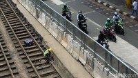 Direktur Konstruksi PT MRT Jakarta Silvia Halim mengatakan pihaknya bersama dengan tim ahli arkeologi dan kontraktor pelaksana konstruksi CP202 Shimizu-Adhi Karya Joint Venture (SAJV) telah menyusun metode pekerjaan penyelamatan temuan rel trem tersebut. Hal itu dilakukan sesuai dengan ketentuan UU Nomor 11 Tahun 2010 tentang Cagar Budaya. Koordinasi rutin juga dilakukan dengan instansi terkait seperti Dinas Kebudayaan Provinsi DKI Jakarta.