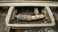 Selain span rel, tim juga menemukan wesel rel yang berfungsi untuk melakukan pemindah jalur kereta.