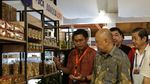 Menkop Tinjau Produk Unggulan Lokal di Pasar Nusa Dua Bali