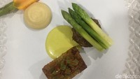Sementara pada menu vegetarian, wagyu diganti hidangan nangka muda dengan pelengkap yang sama. Foto: dok. William W Wongso